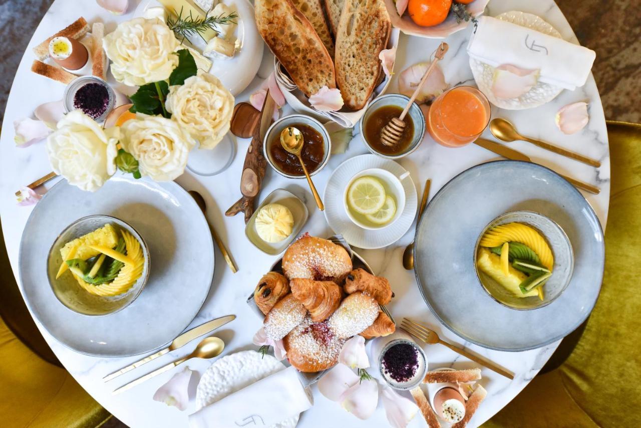 Auberge De Saint-Remy - Restaurant Gastronomique Etoile Fj Luaran gambar